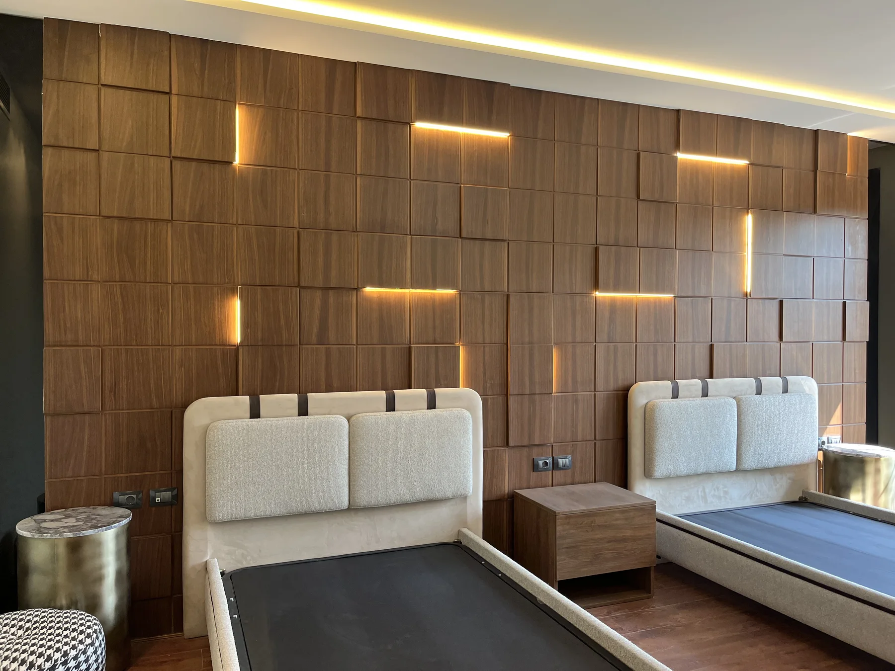 VENEER & PAINTING CLADDING — 10