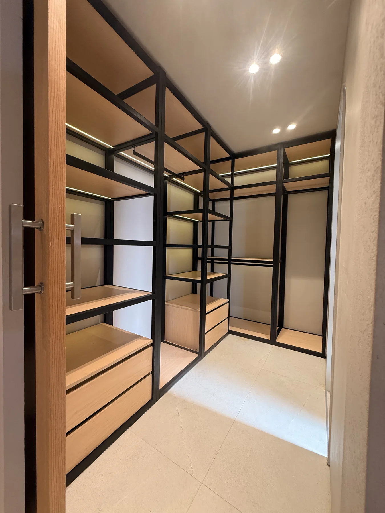 Fine hardware and aligned panels give this Playa interior its quiet character.