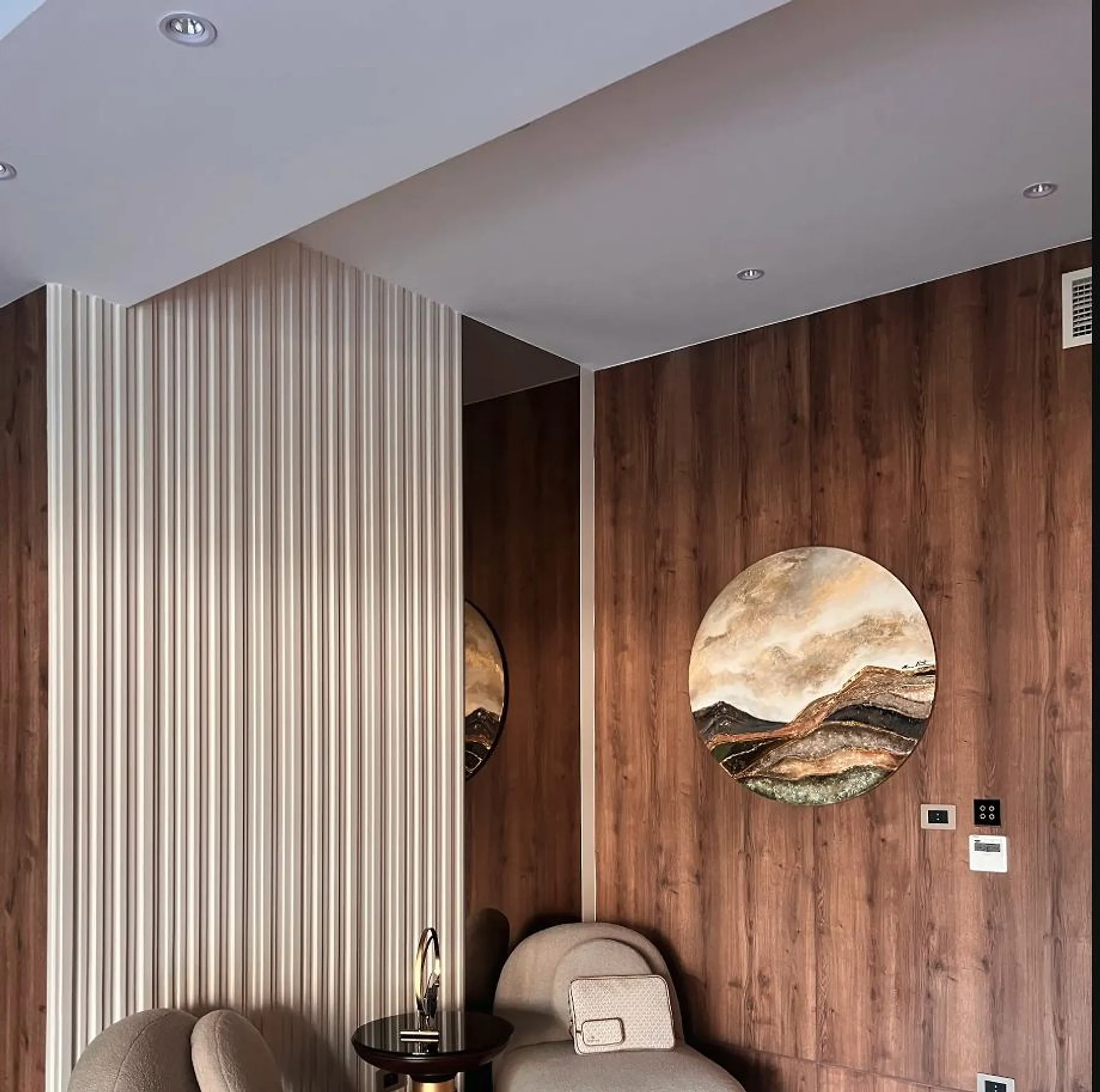 A close view of the reception package, from fluted wall to crafted display.