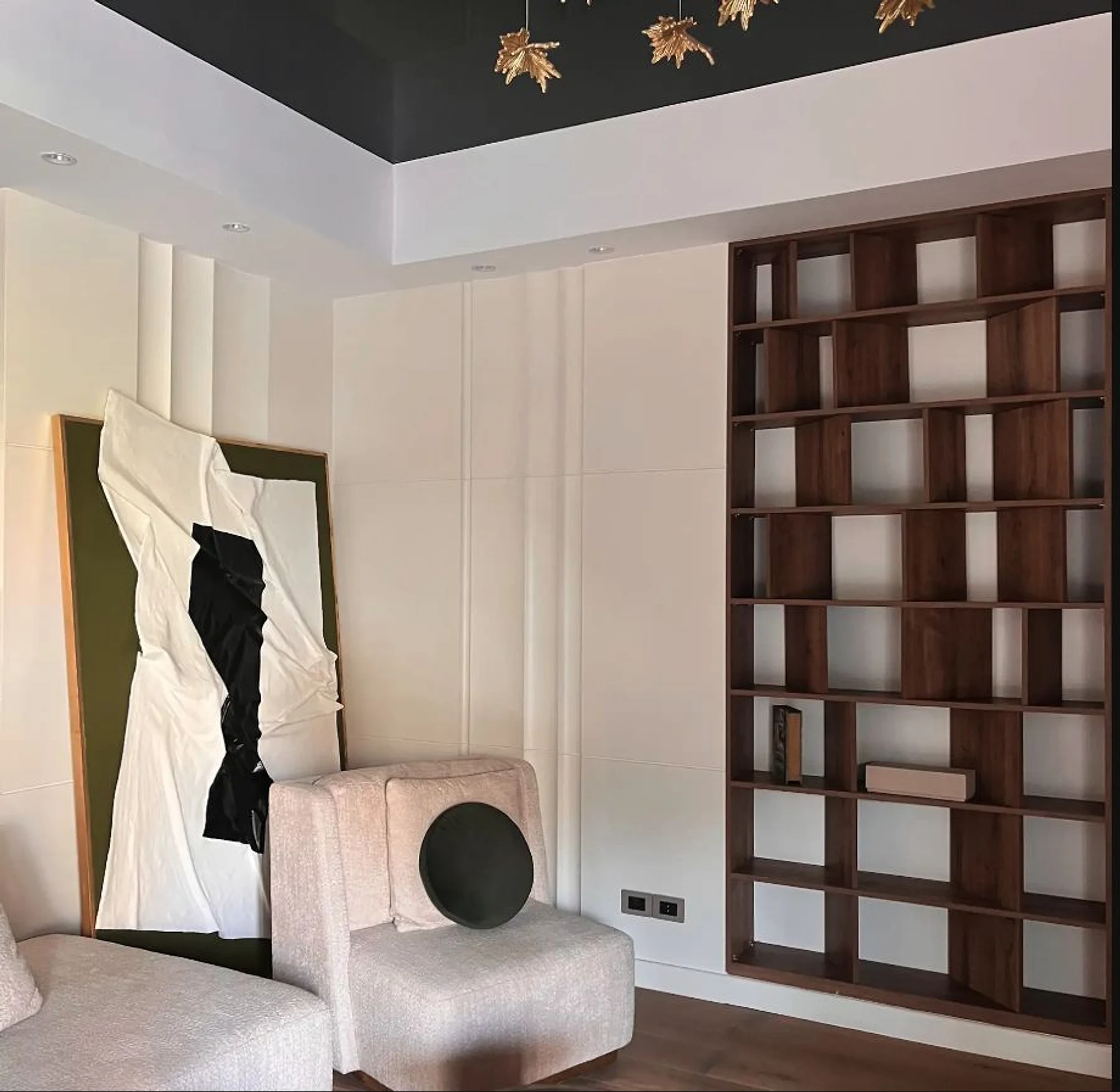 Open shelving and wall panels balance function with a lighter seating zone.